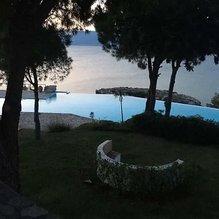 Ariadni Villa *